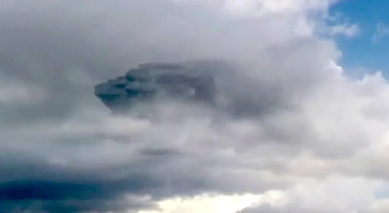 UFO Fans Spot Huge Star Wars Spaceship Lurking In A Cloud - Yahoo News UK